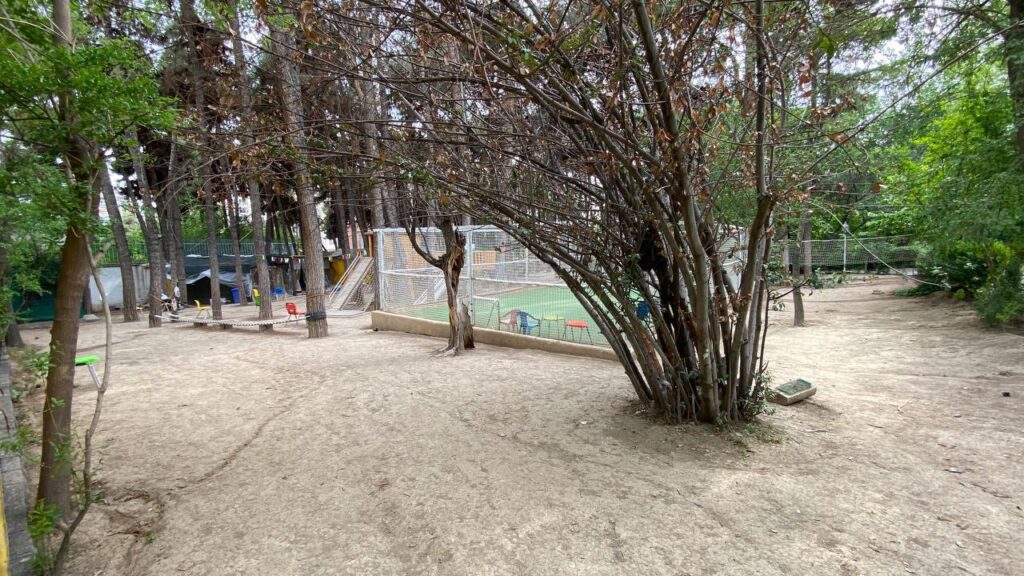 شعبه سعادت‌آباد مجموعه حیاط برای آموزش کودک