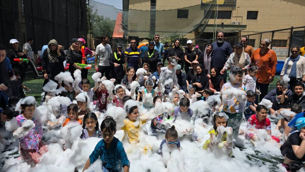 بازی شاد و مهیج کودکان در فستیوال آبی تابستان ۱۴۰۴